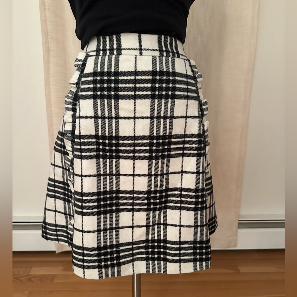 Loft Black + White Flannel 👚🤍🌟